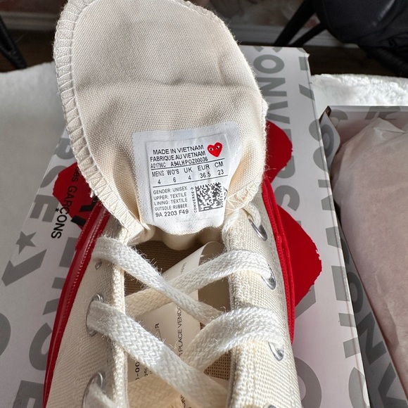 COMME DES GARÇONS PLAY
Off-White & Red Converse Edition Chuck 70 Sneakers - Picture 8 of 8